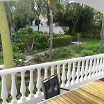 Chez Migs & Luci. Marbella. Milla De Oro. Golden Mille